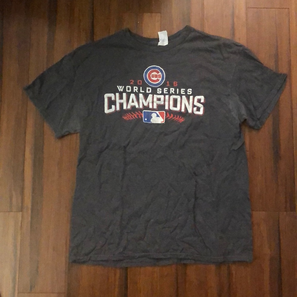 CHICAGO CUBS 2016 WORLD SERIES CHAMPIONS MENS SHIRT SIZE LARGE (L)